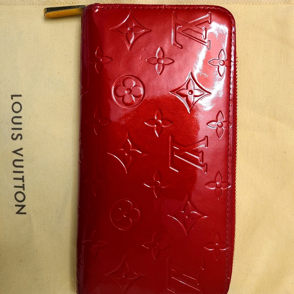 Louis Vuitton Vernis Zippy Wallet in red
